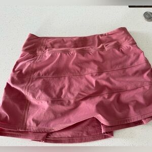 Lululemon skort size 6 worn twice.